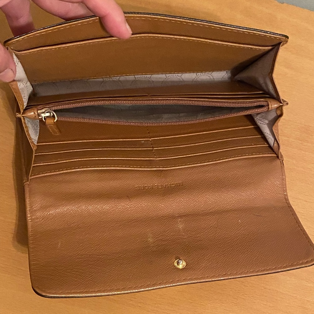 Michael Kors Wallet - Picture 4 of 5